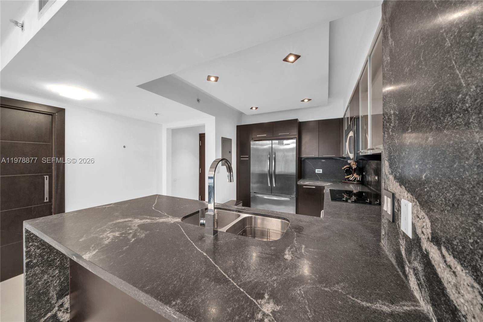 31 SE 5th St # 407