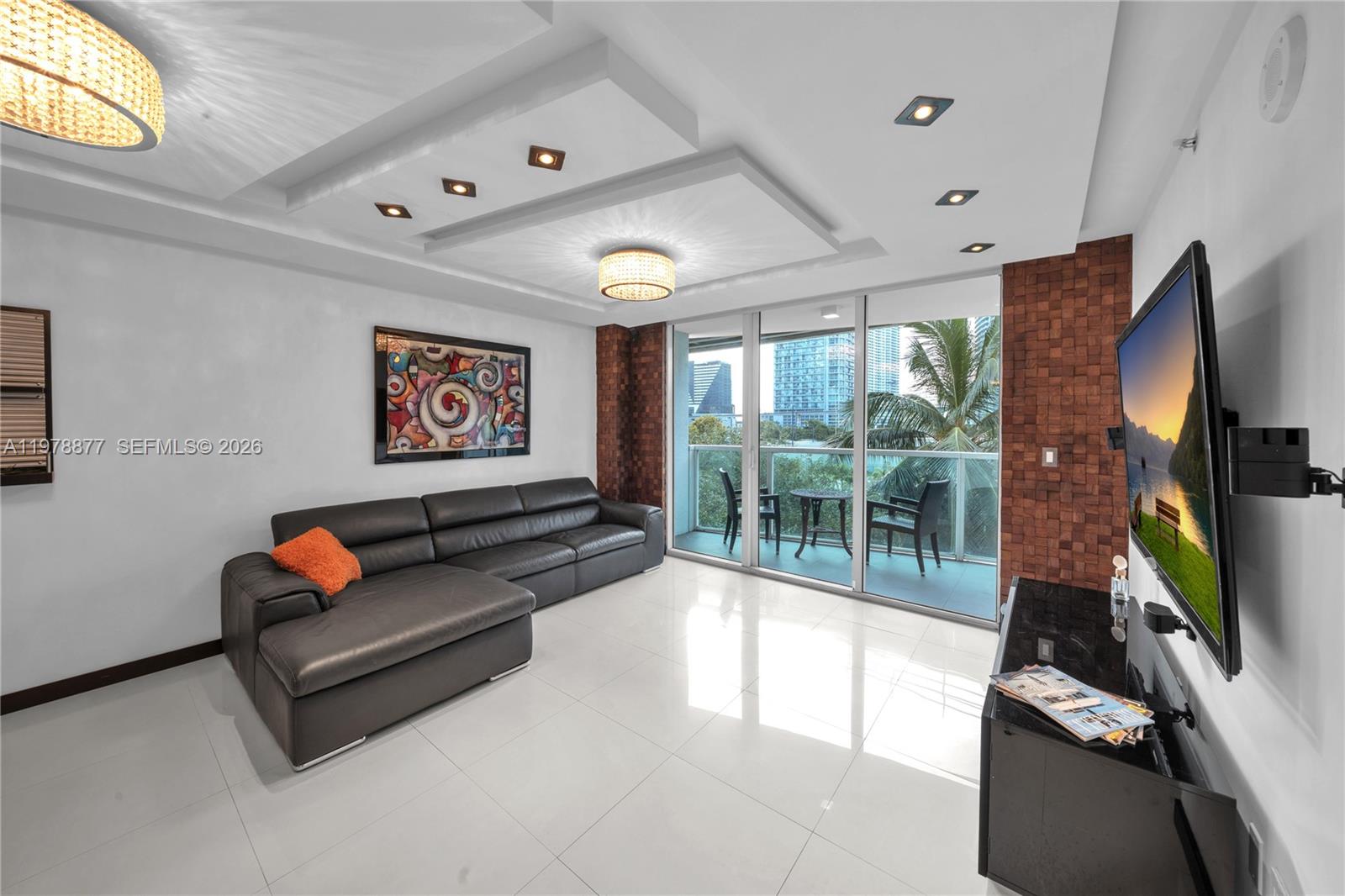 31 SE 5th St # 407