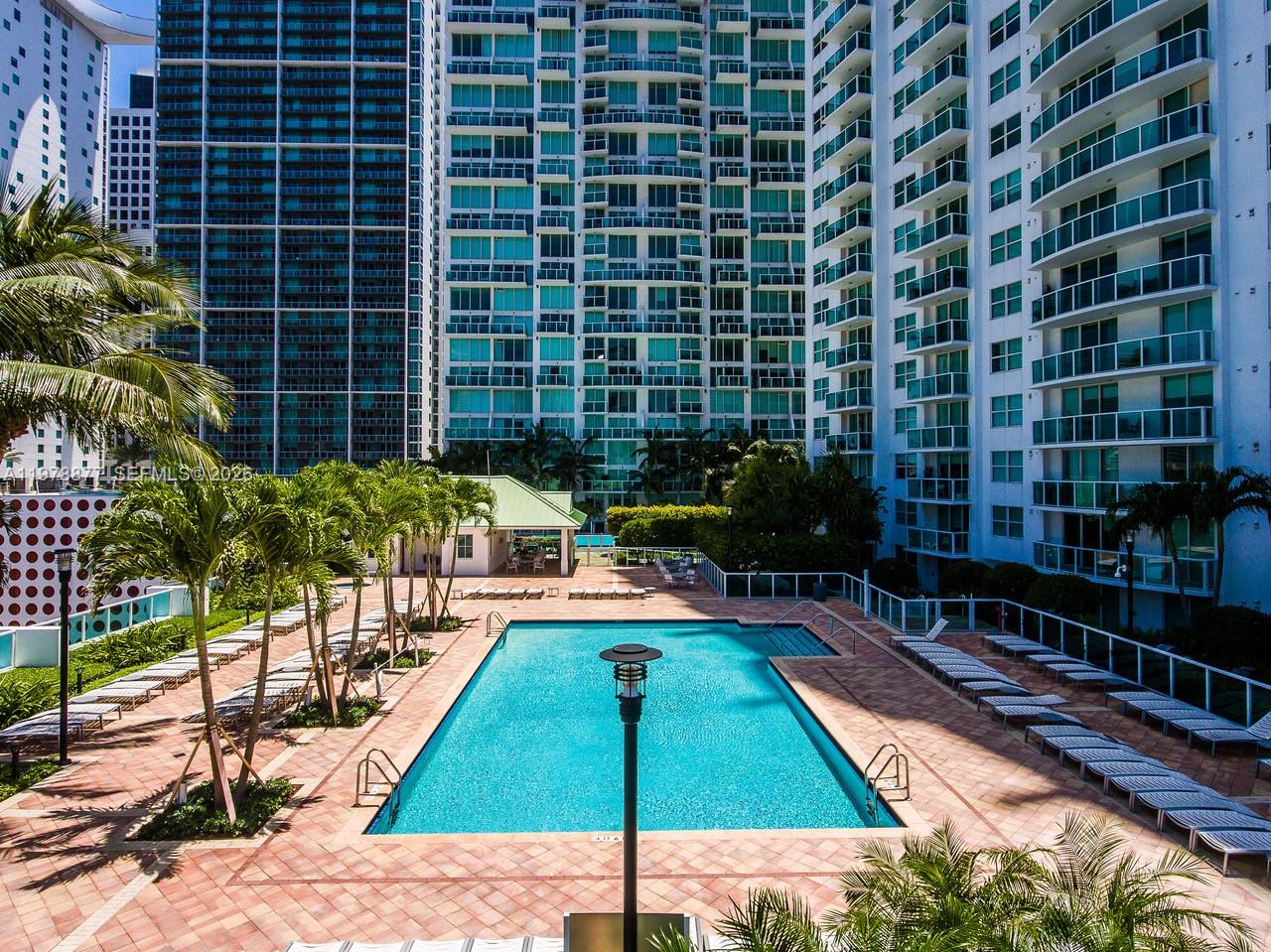 31 SE 5th St # 407