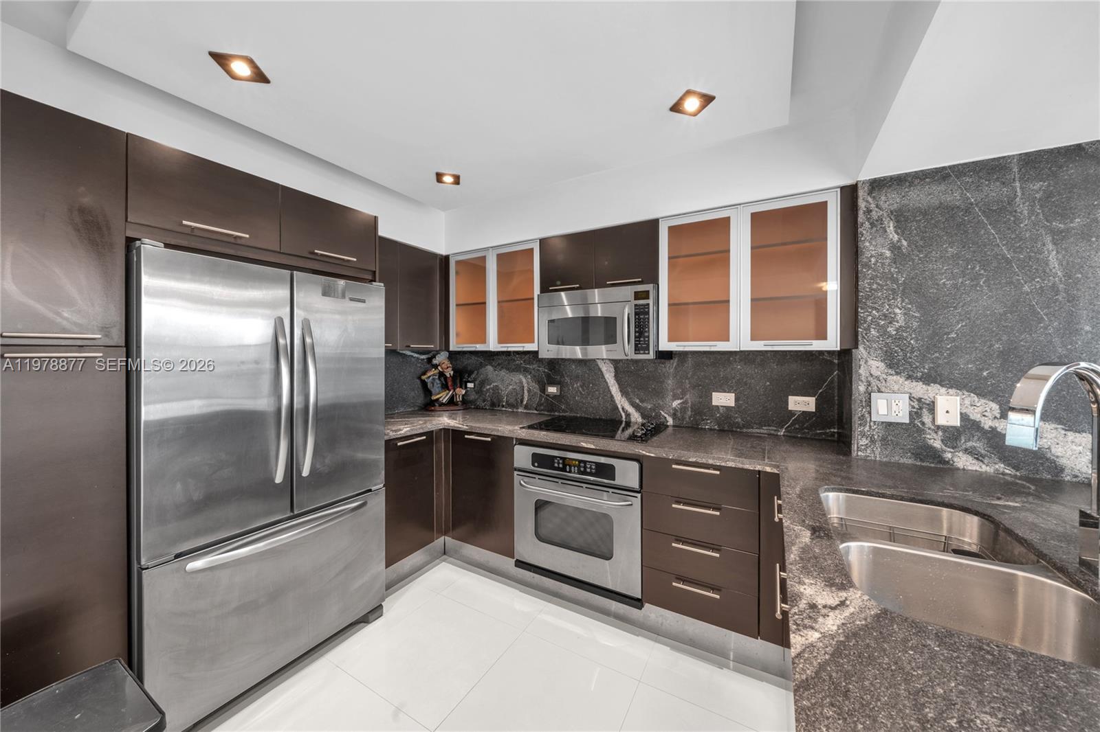 31 SE 5th St # 407