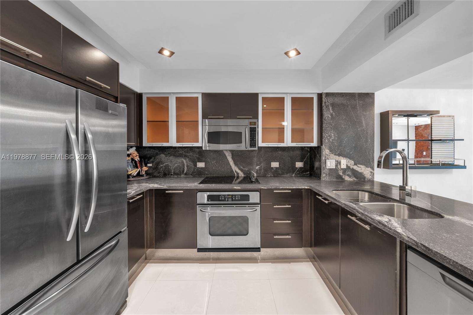 31 SE 5th St # 407
