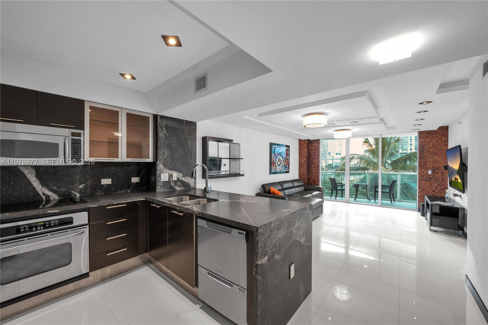 31 SE 5th St # 407