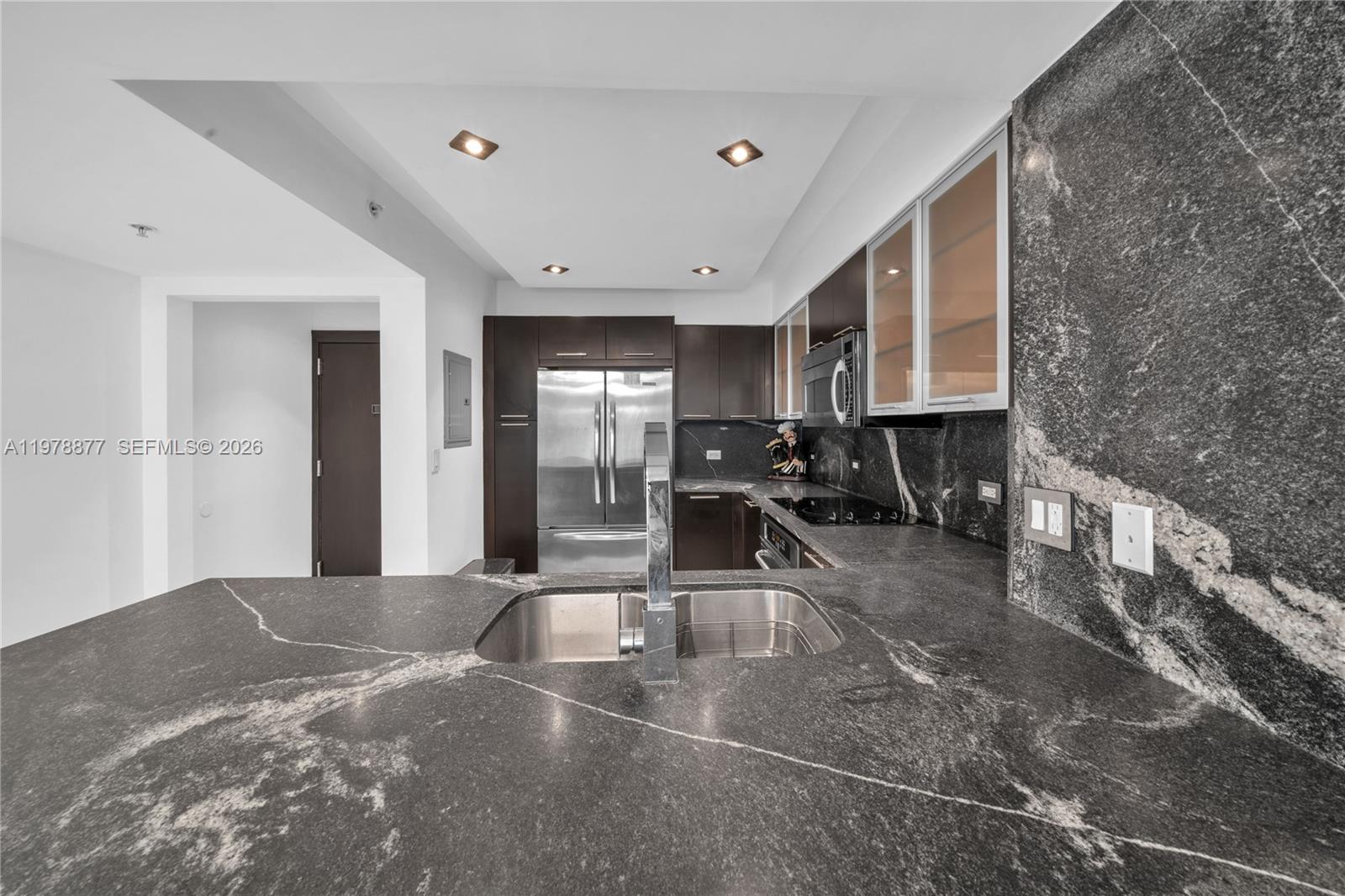 31 SE 5th St # 407