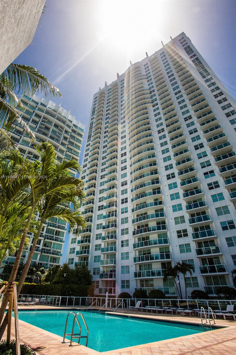 31 SE 5th St # 407