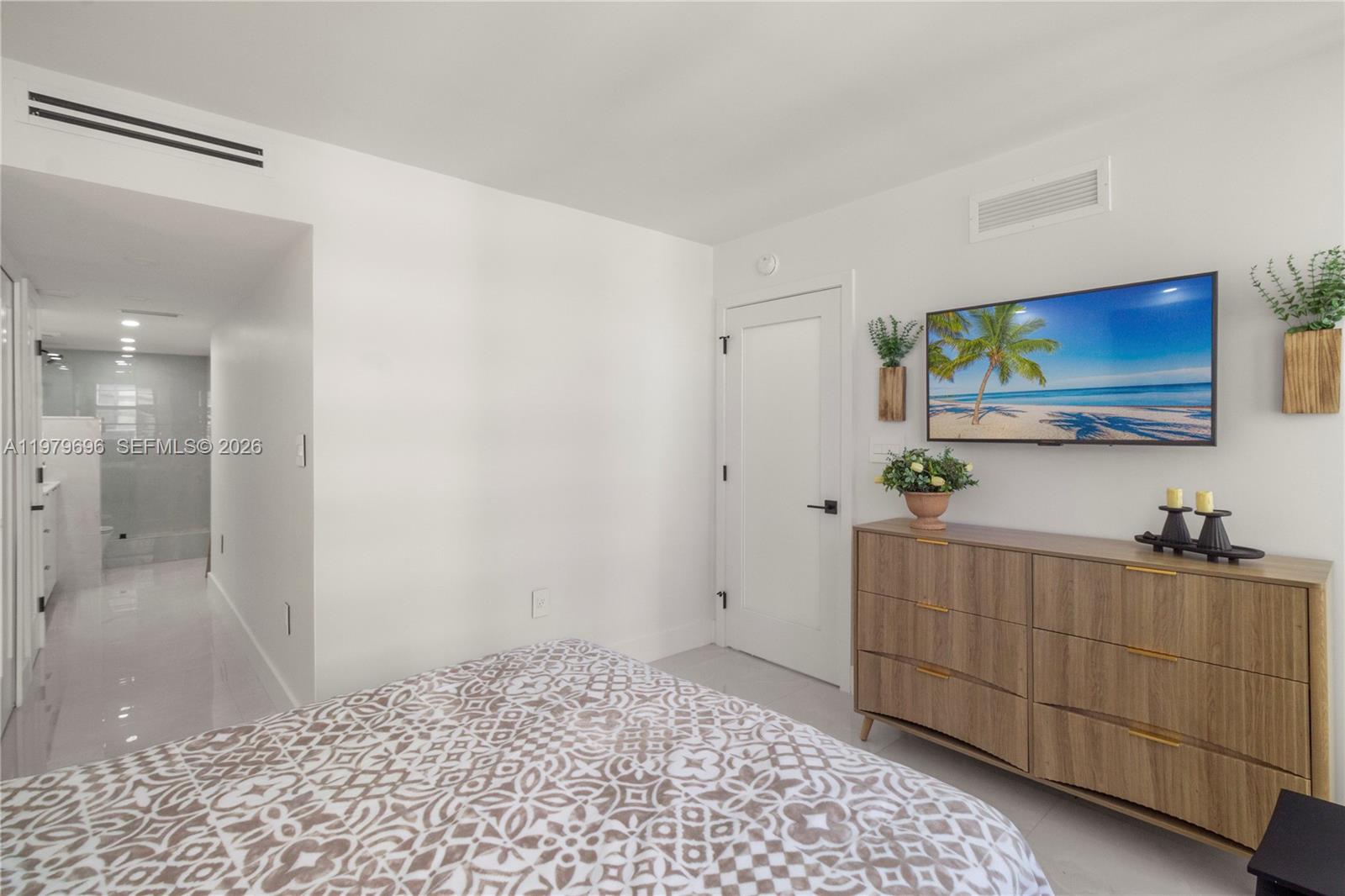 5701 Collins Ave # 1619