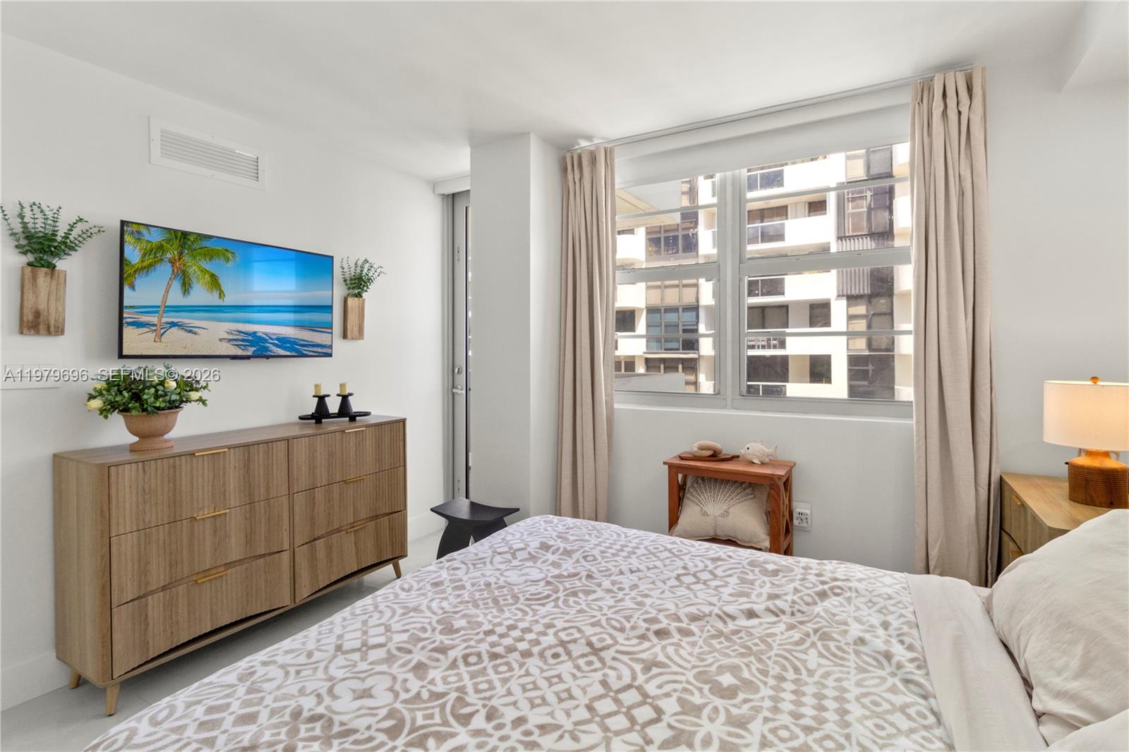 5701 Collins Ave # 1619