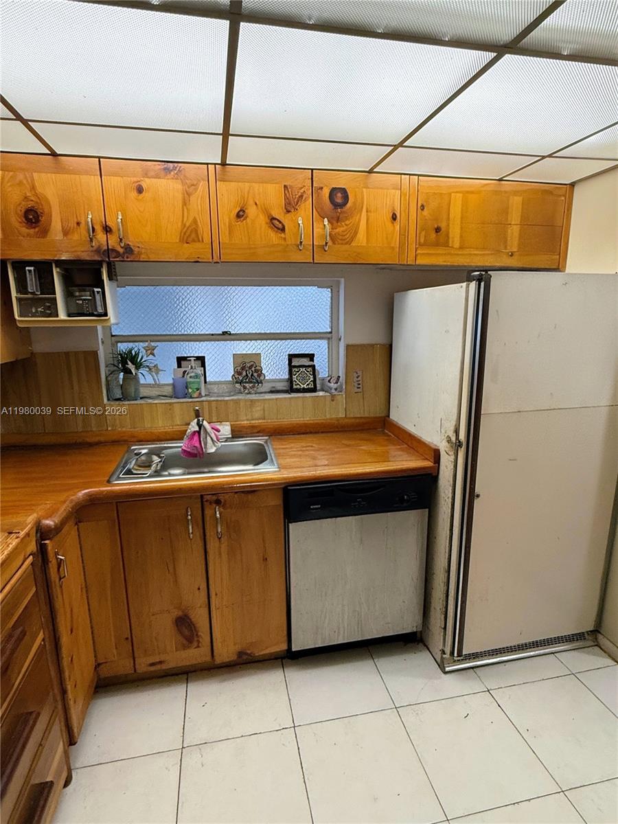 100 Ocean Lane Dr # 303