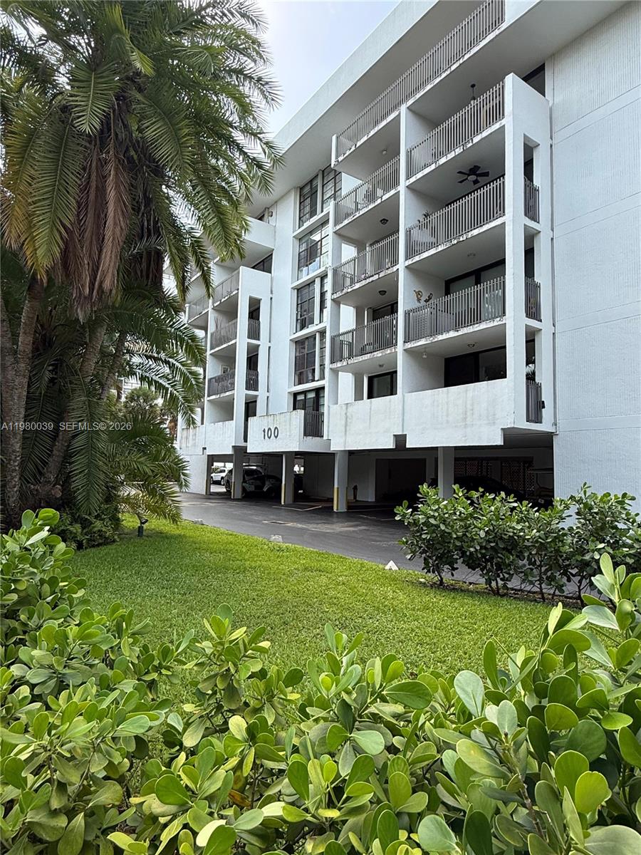 100 Ocean Lane Dr # 303