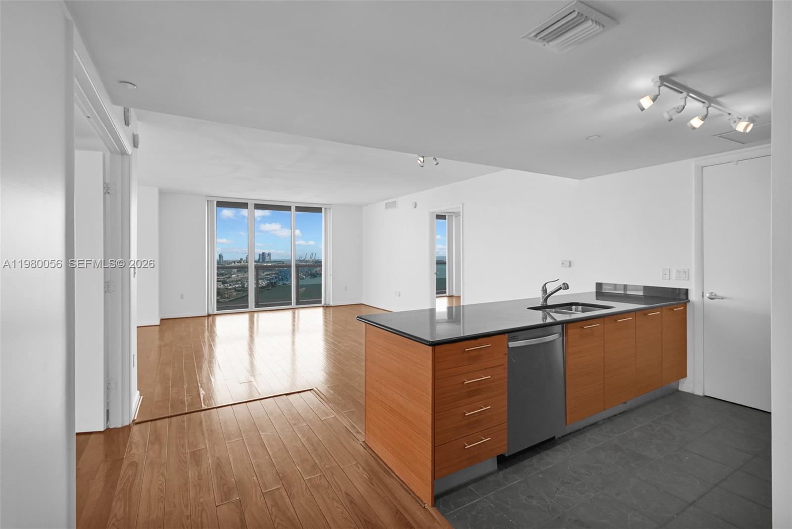 50 Biscayne Blvd # 3802