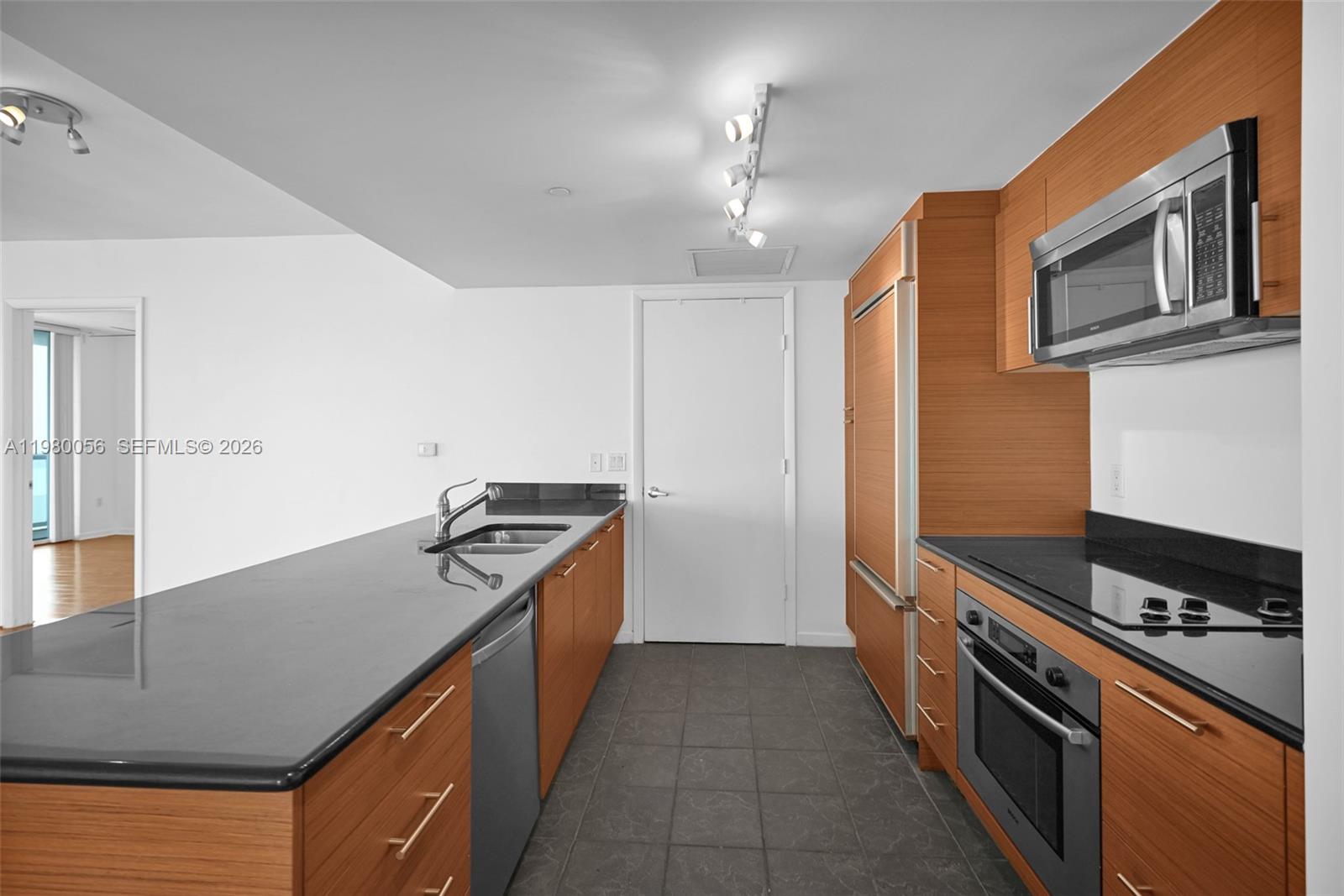 50 Biscayne Blvd # 3802