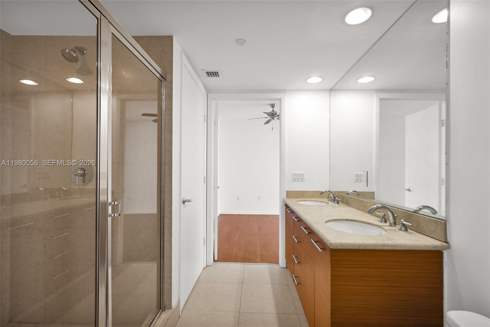 50 Biscayne Blvd # 3802