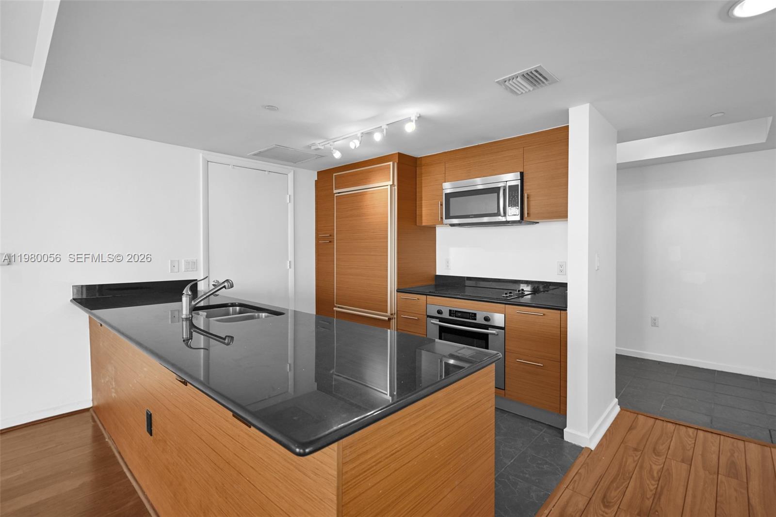 50 Biscayne Blvd # 3802