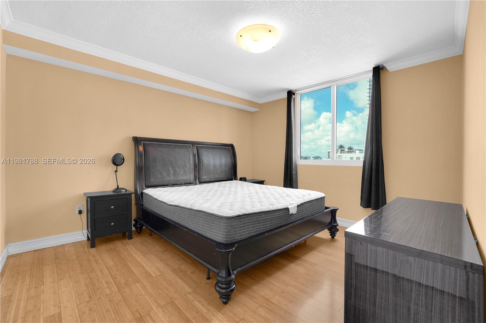 275 NE 18th St # 808