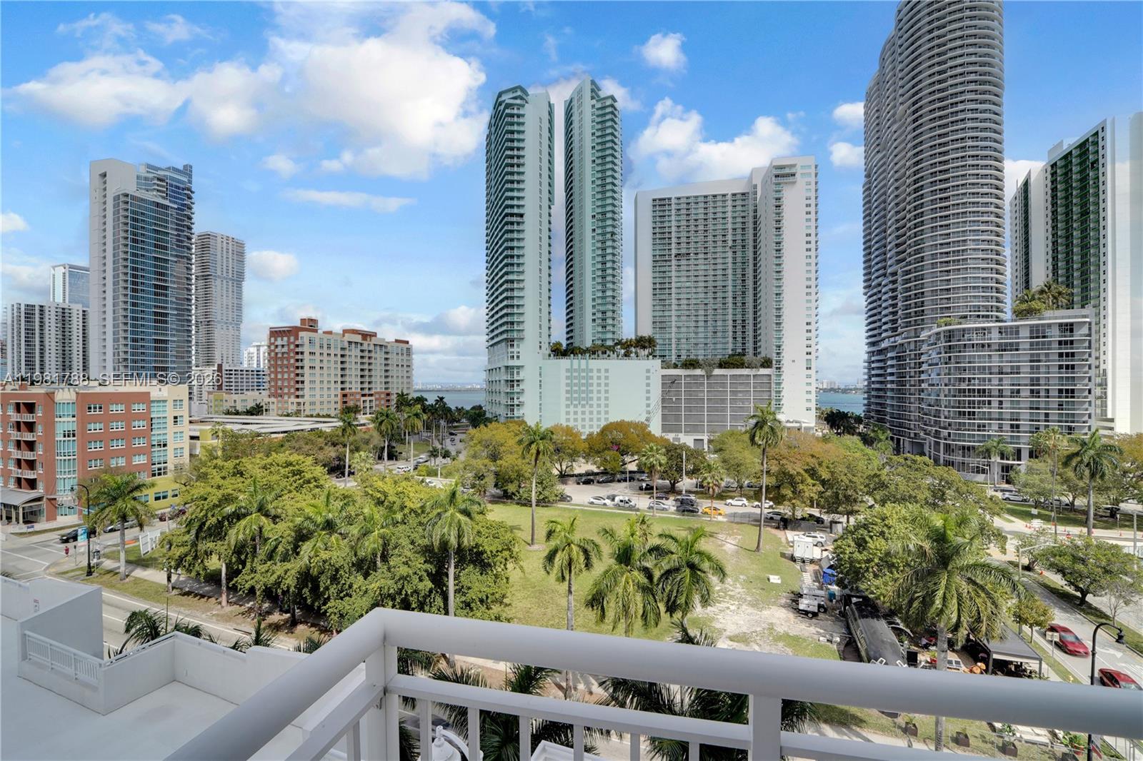 275 NE 18th St # 808