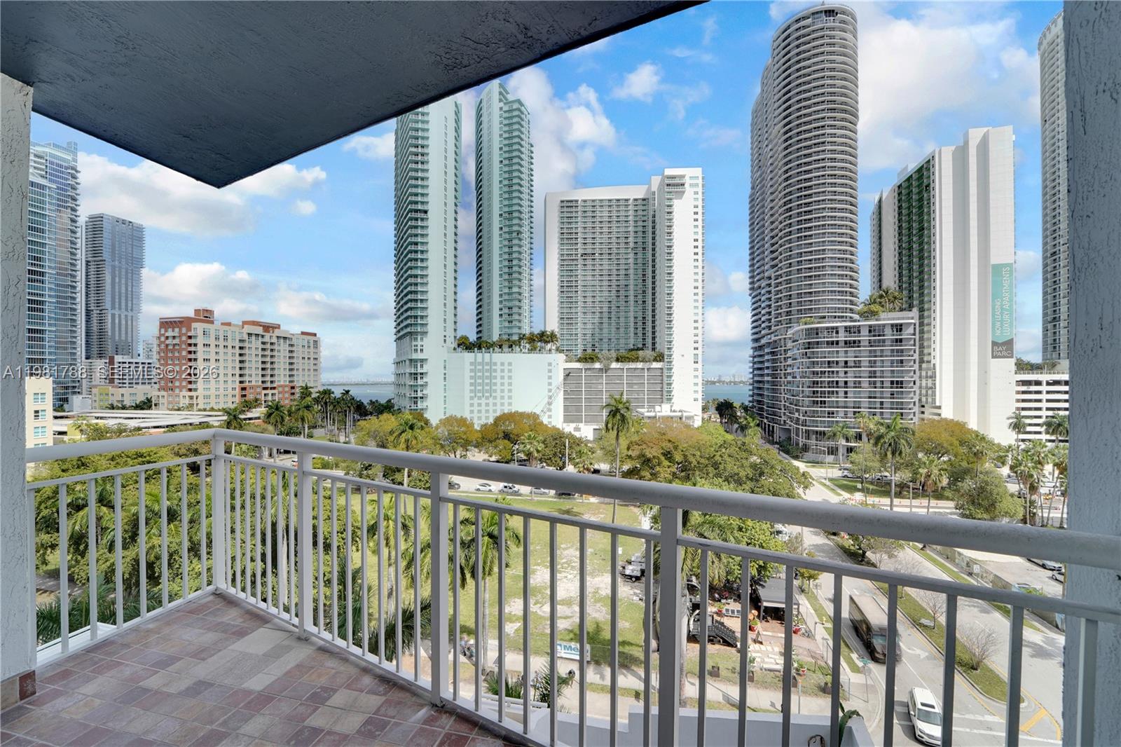 275 NE 18th St # 808