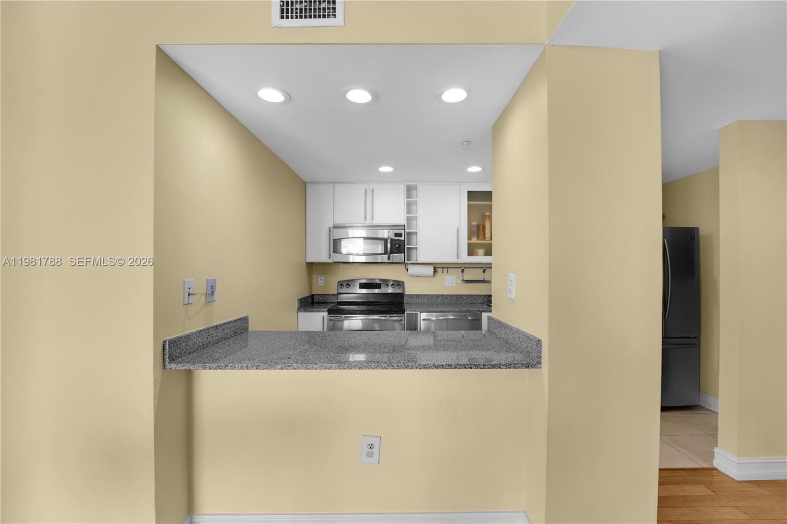 275 NE 18th St # 808