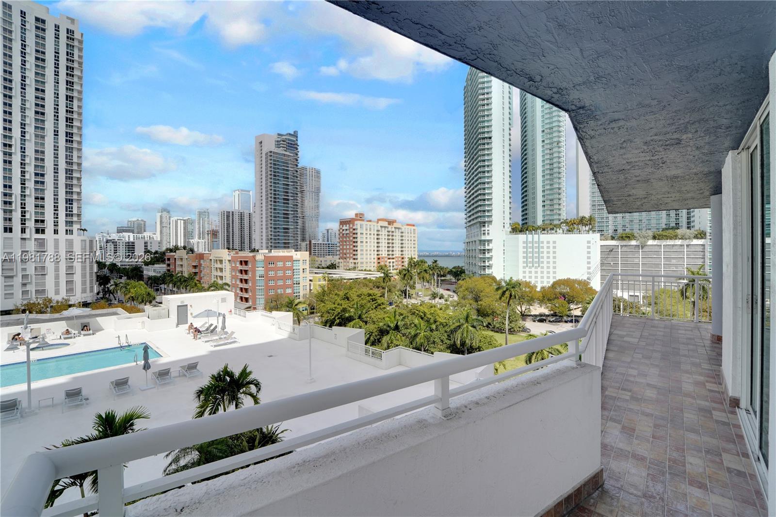 275 NE 18th St # 808