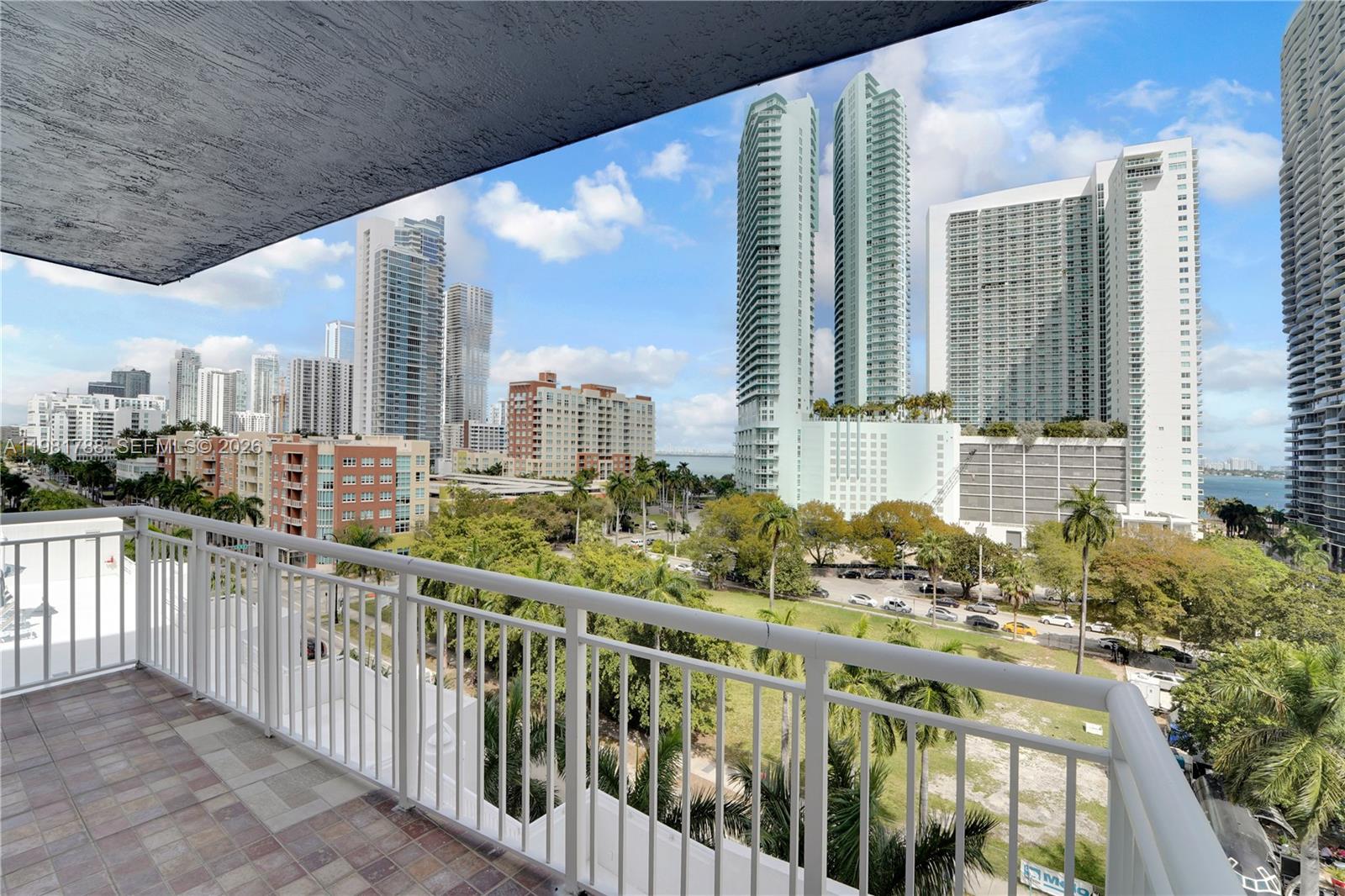 275 NE 18th St # 808