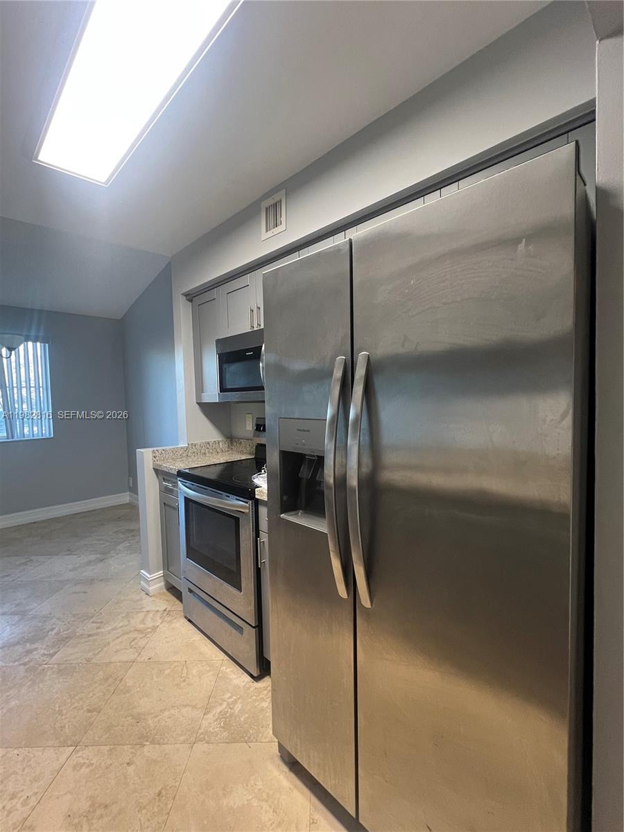9777 Westview Dr # 1128