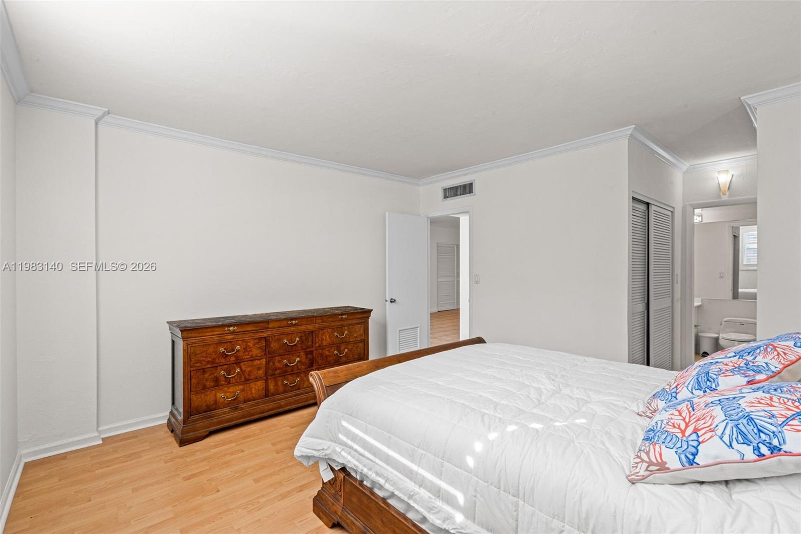 90 Edgewater Dr # 1216