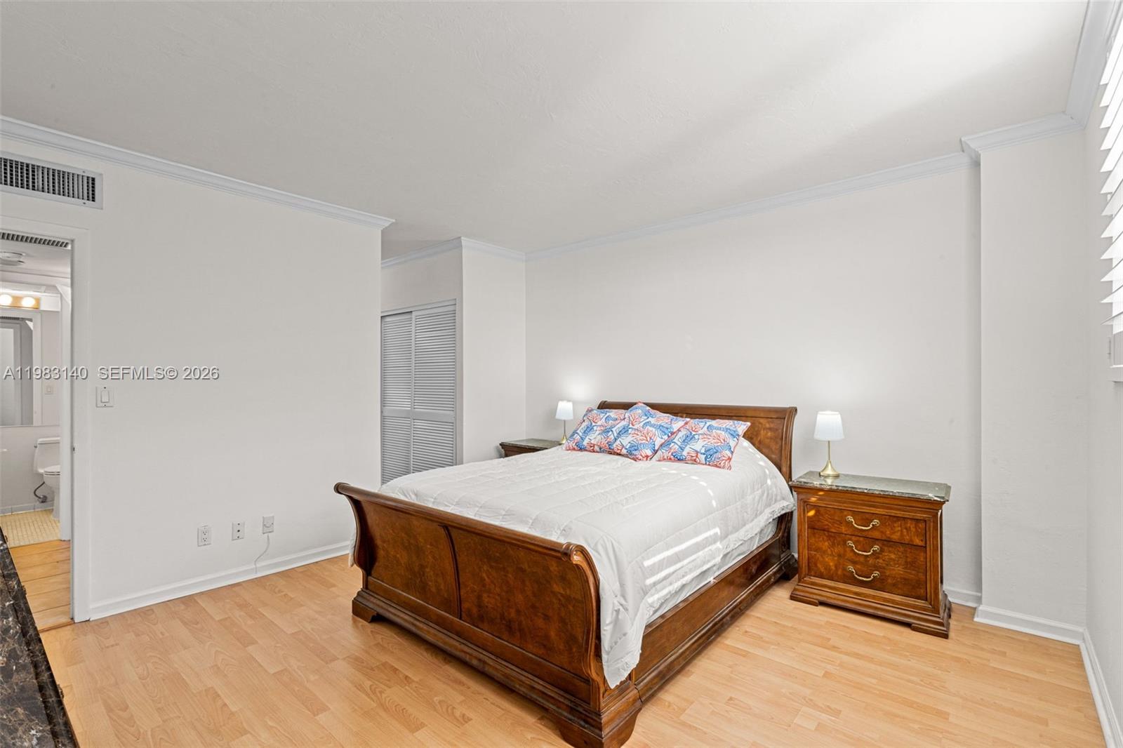 90 Edgewater Dr # 1216