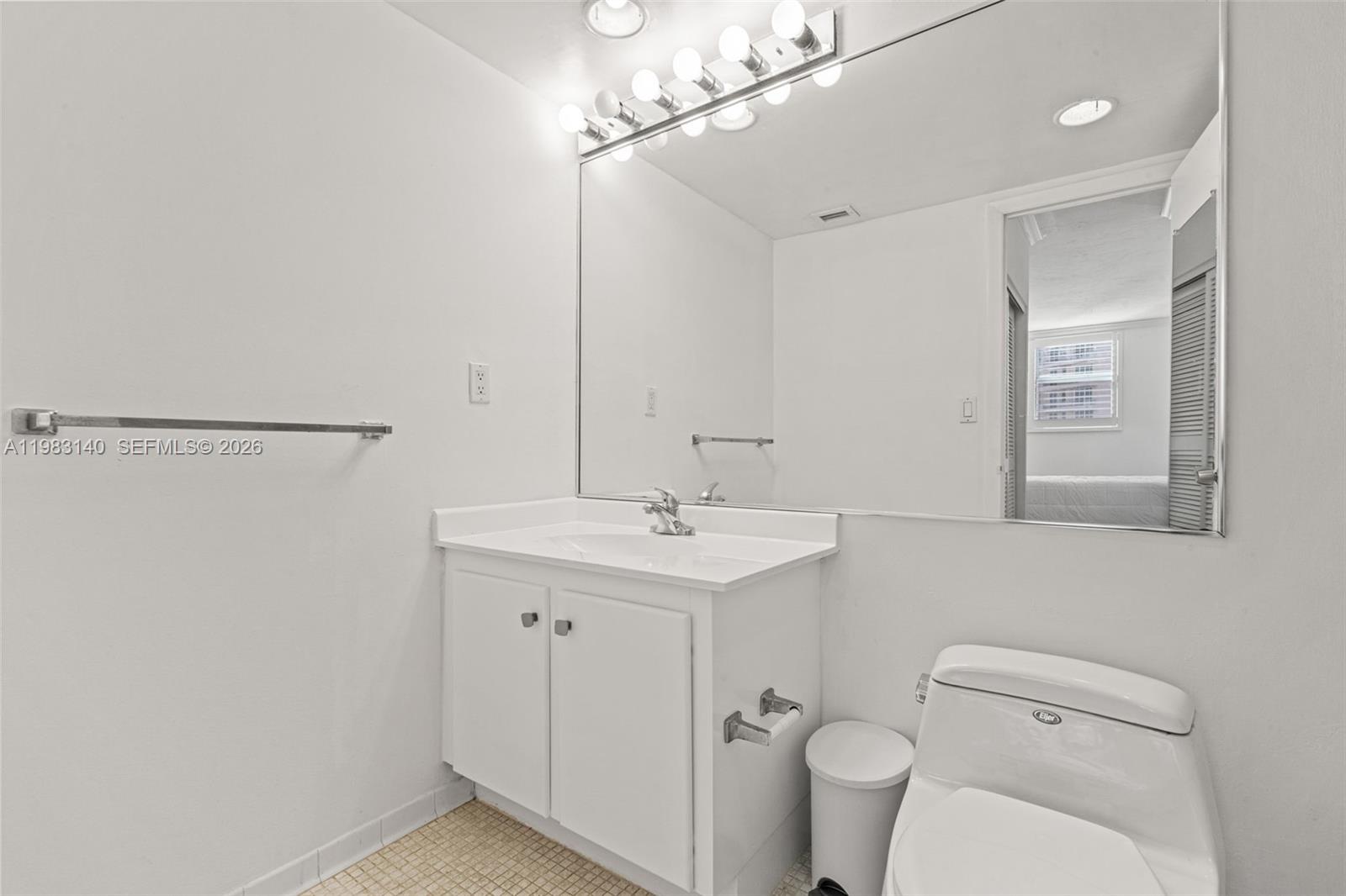 90 Edgewater Dr # 1216