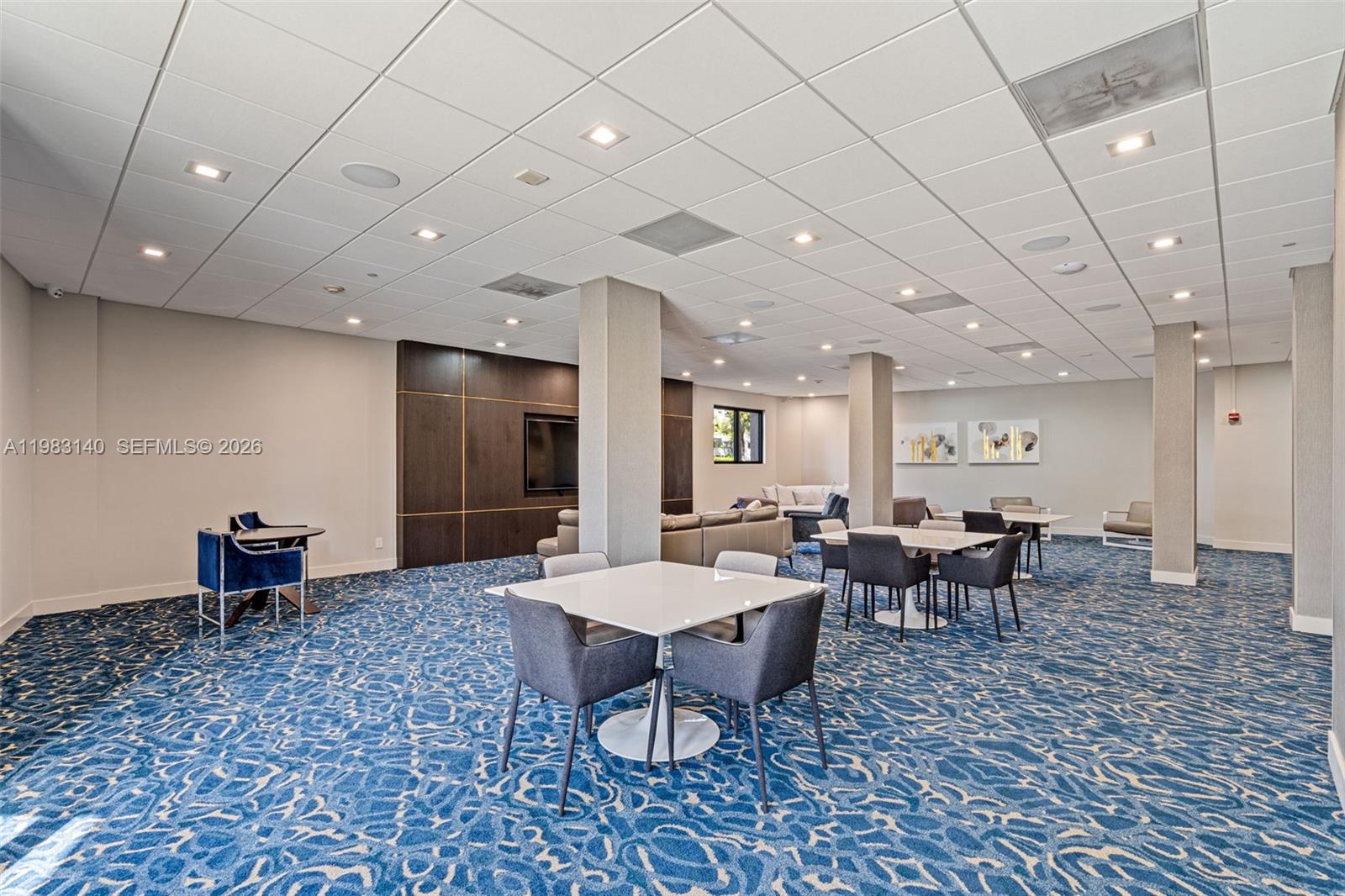 90 Edgewater Dr # 1216