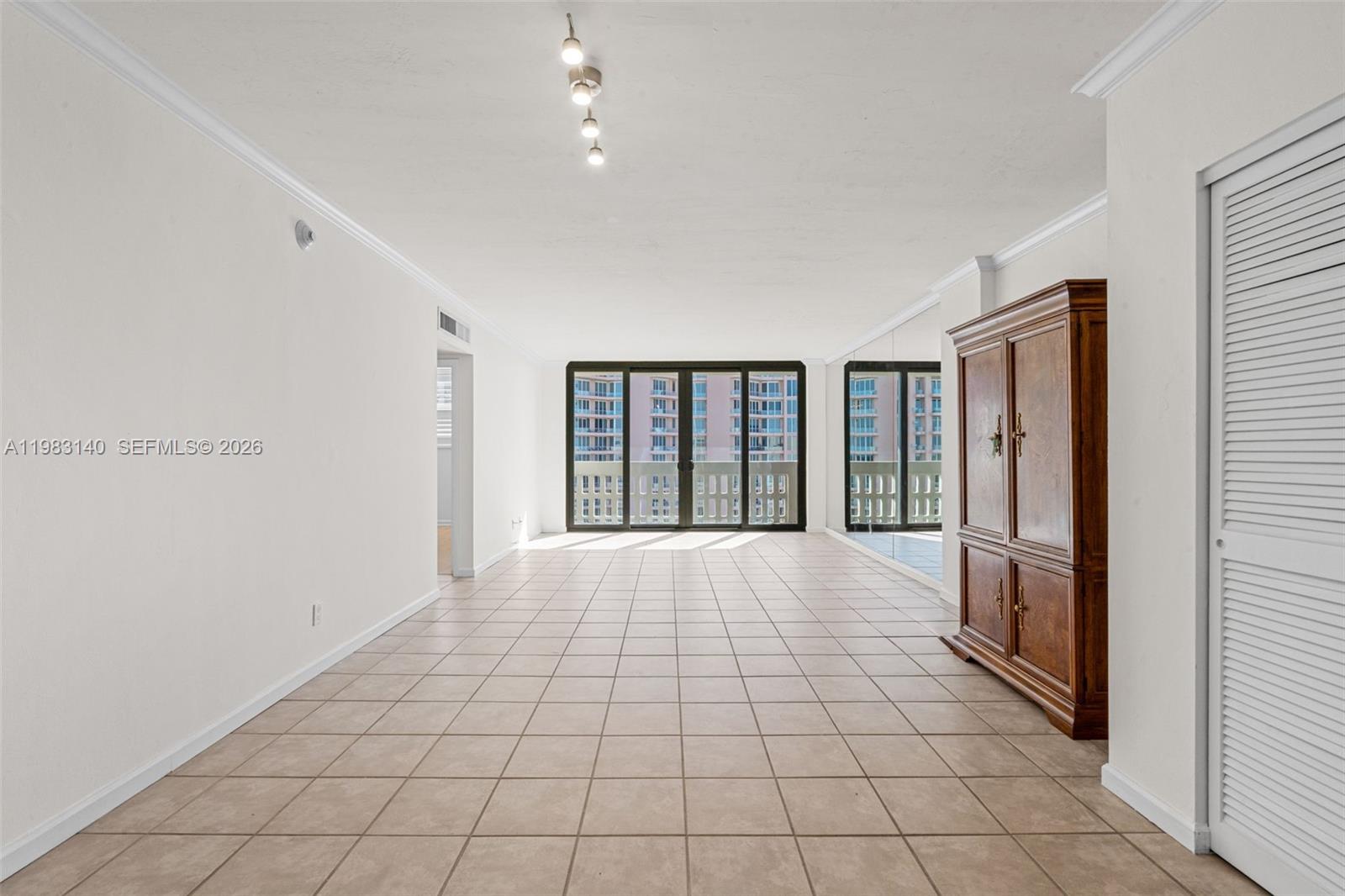 90 Edgewater Dr # 1216