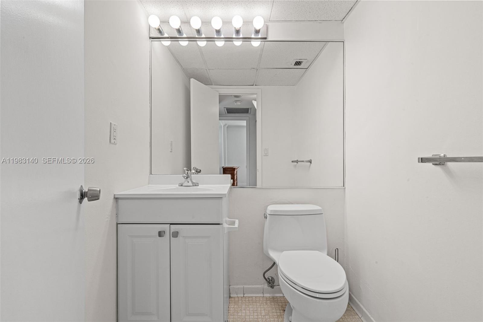 90 Edgewater Dr # 1216