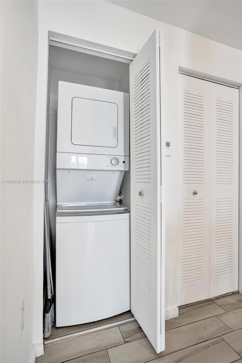 481 NE 29th St # 702