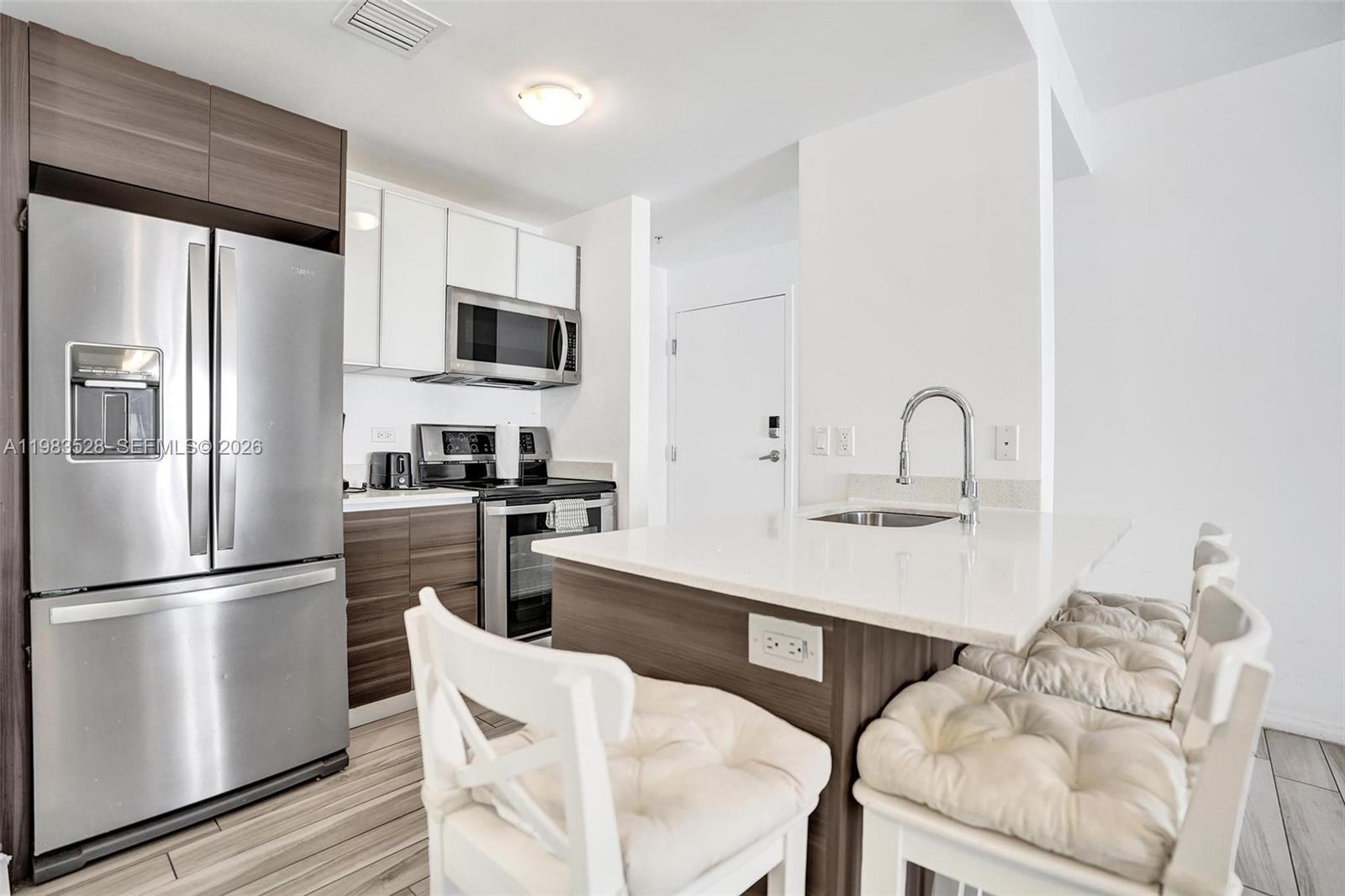 481 NE 29th St # 702