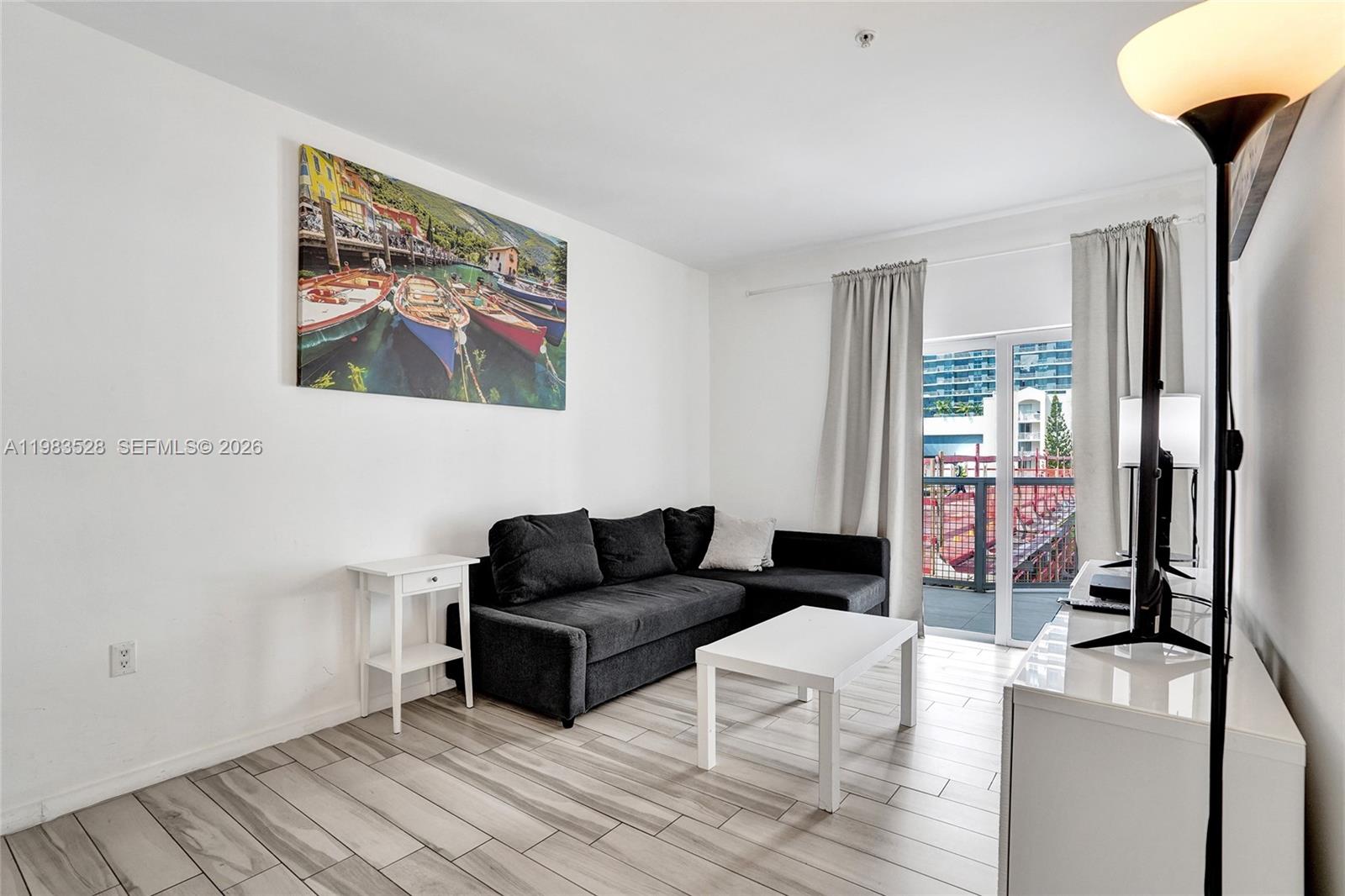 481 NE 29th St # 702