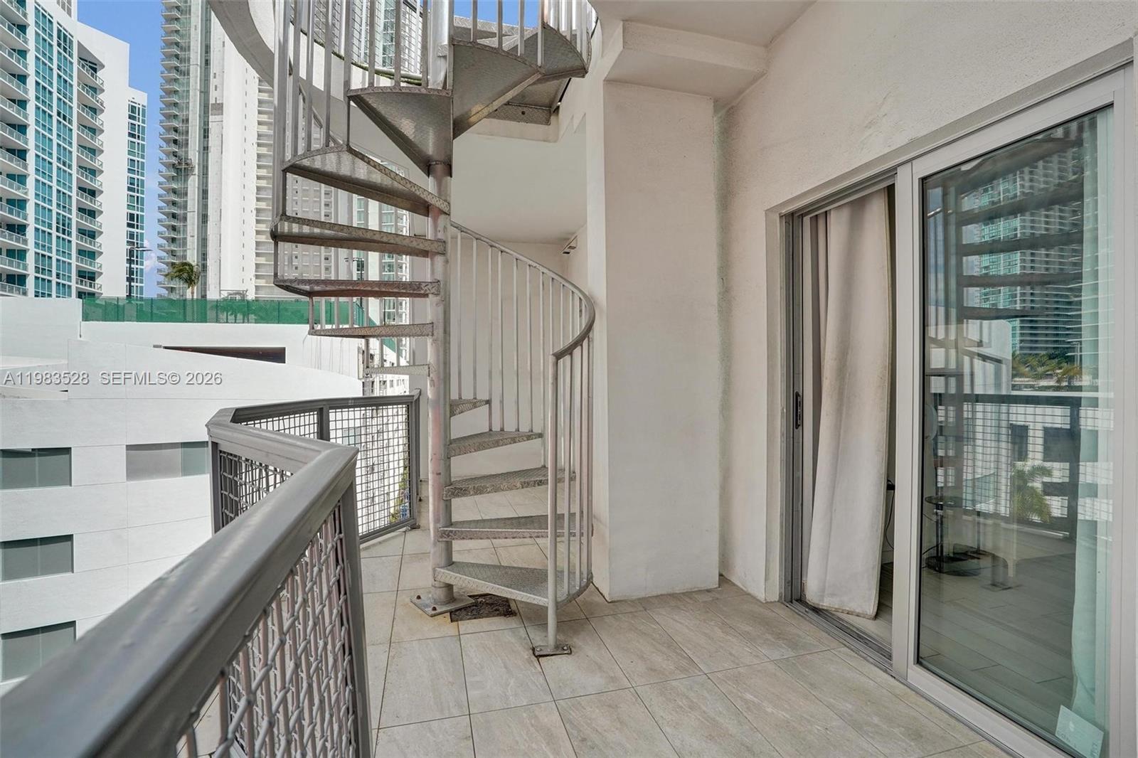 481 NE 29th St # 702