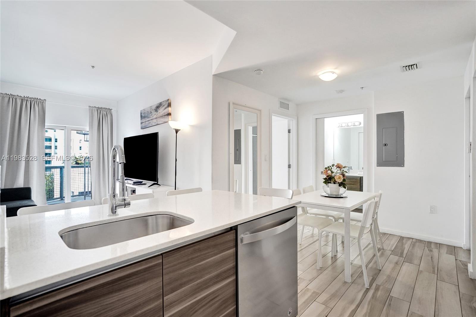 481 NE 29th St # 702