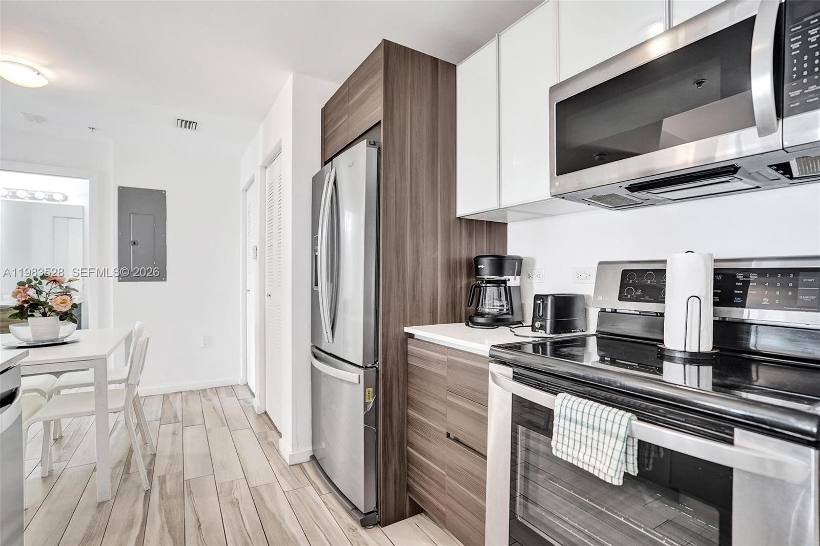 481 NE 29th St # 702