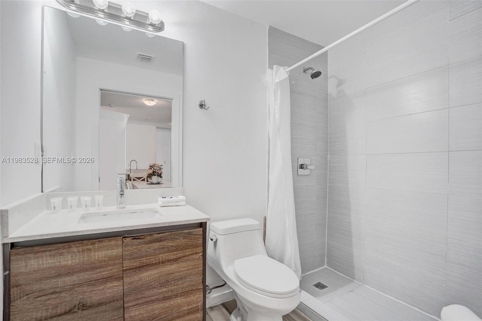 481 NE 29th St # 702