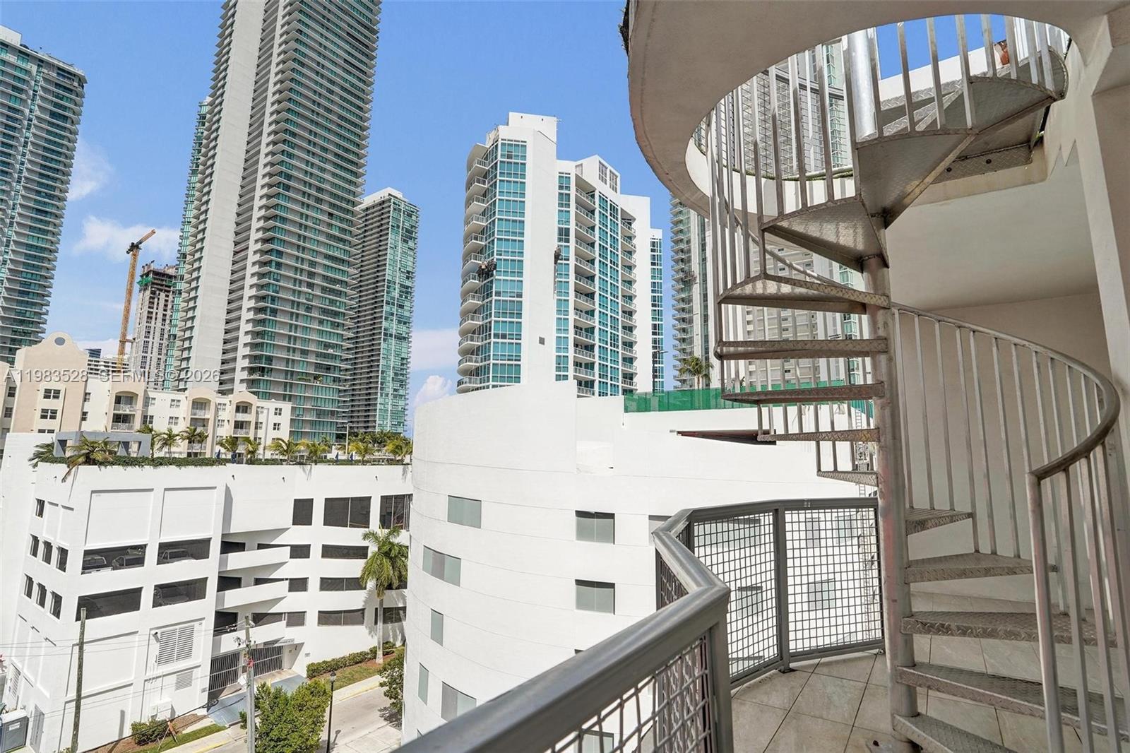 481 NE 29th St # 702