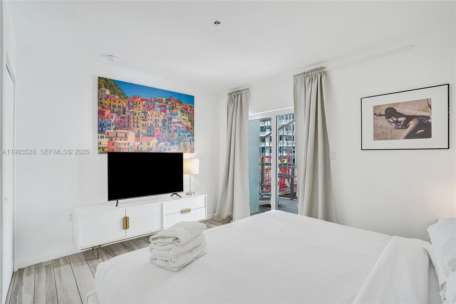 481 NE 29th St # 702