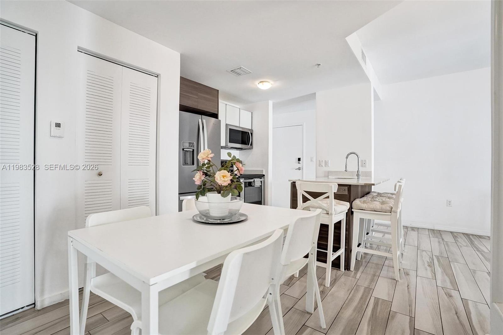 481 NE 29th St # 702