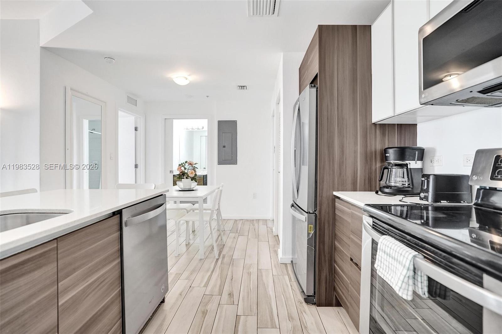 481 NE 29th St # 702