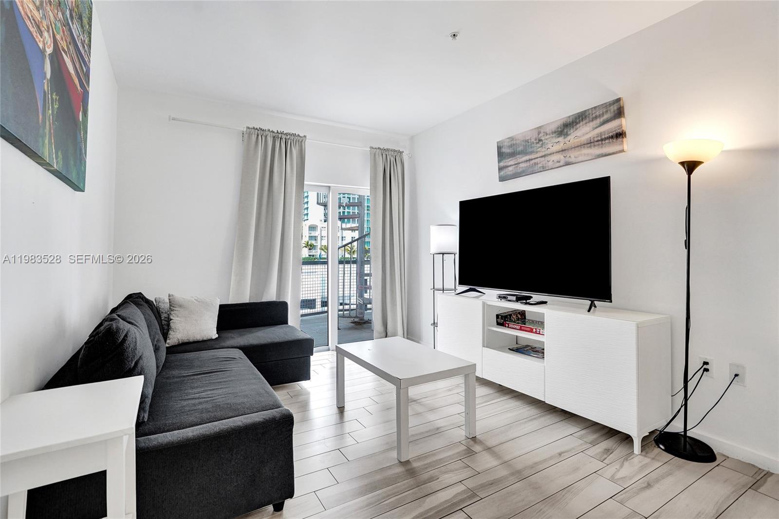 481 NE 29th St # 702