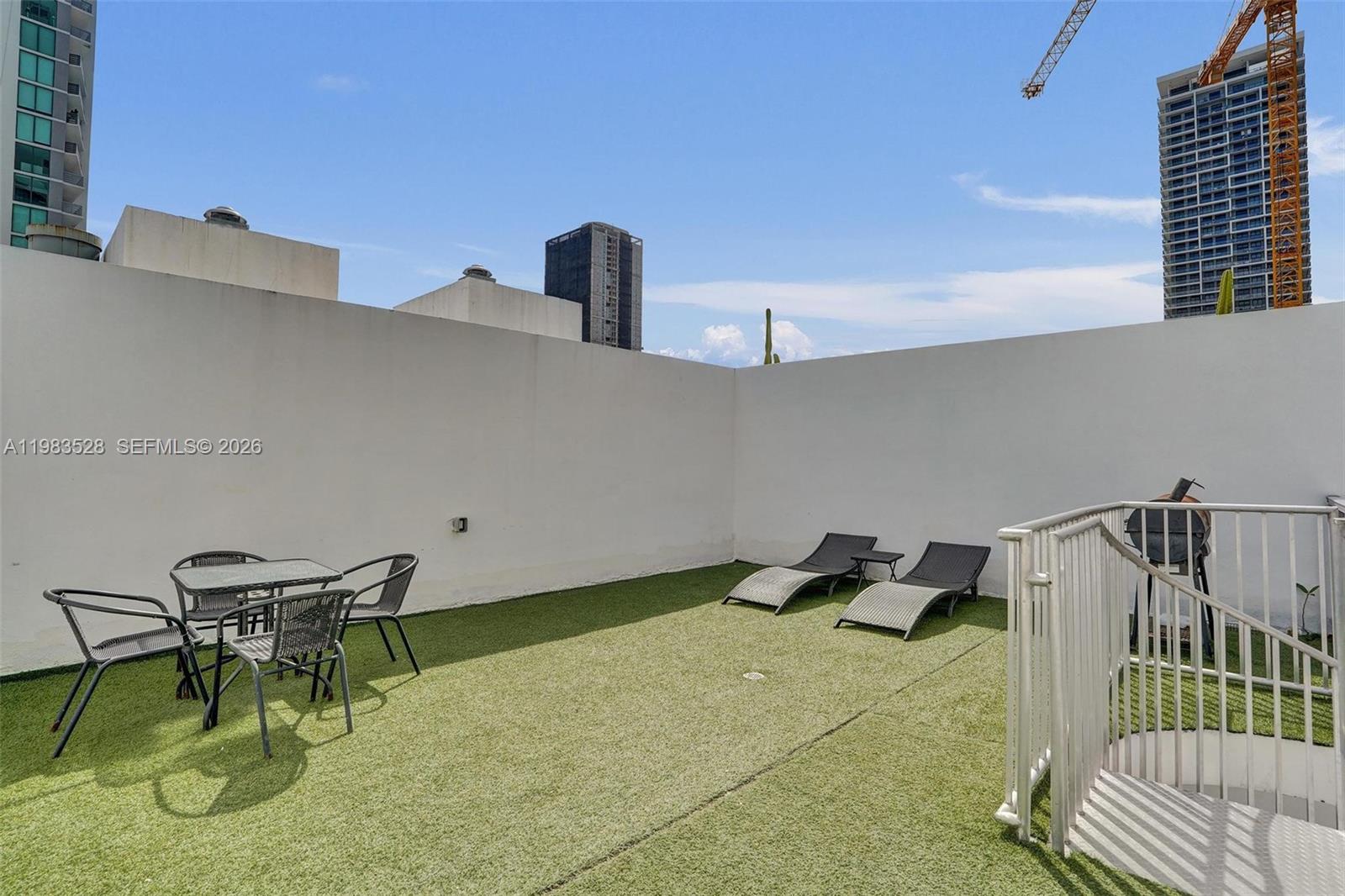 481 NE 29th St # 702