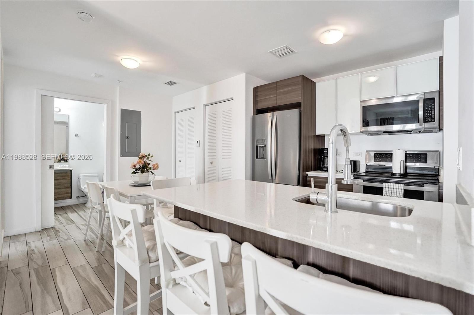 481 NE 29th St # 702