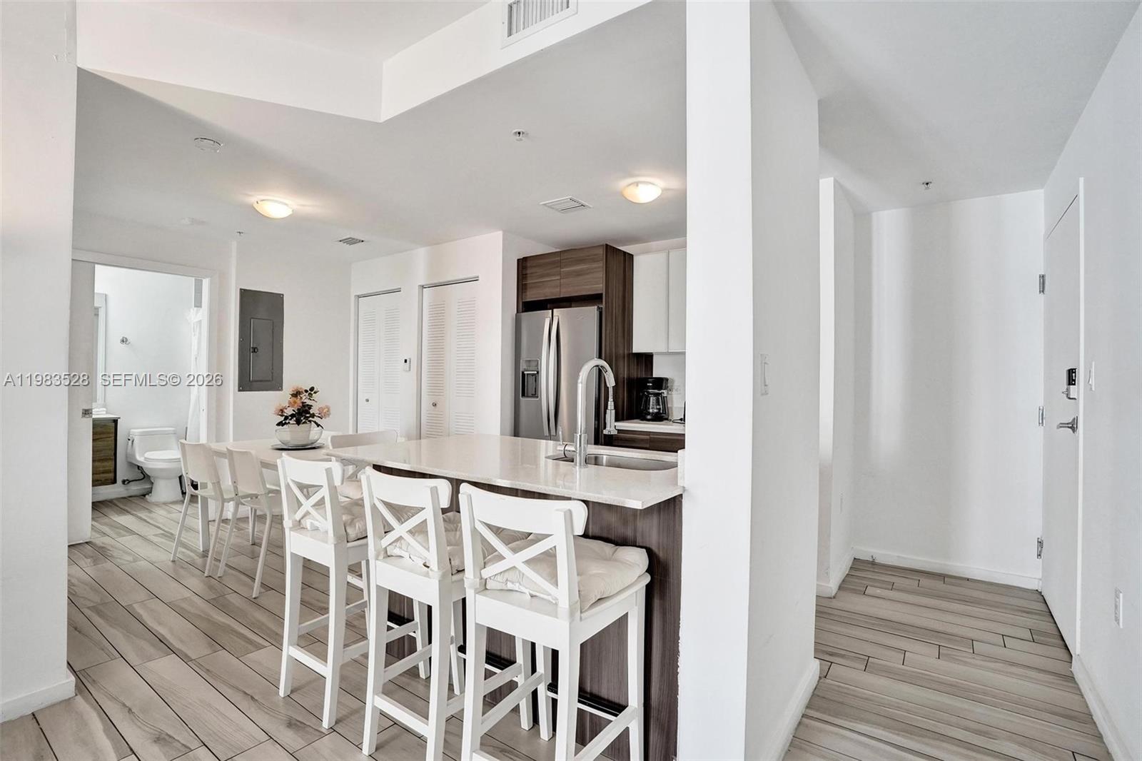 481 NE 29th St # 702