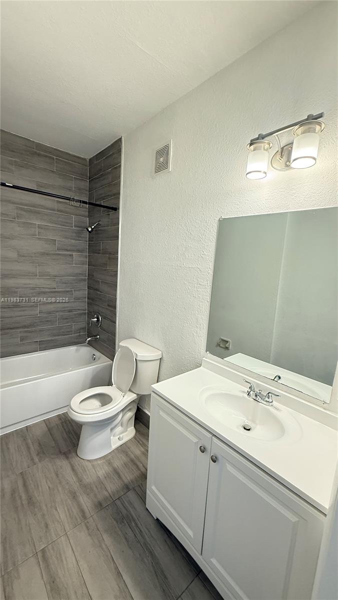1663 SE 27th Dr # 102