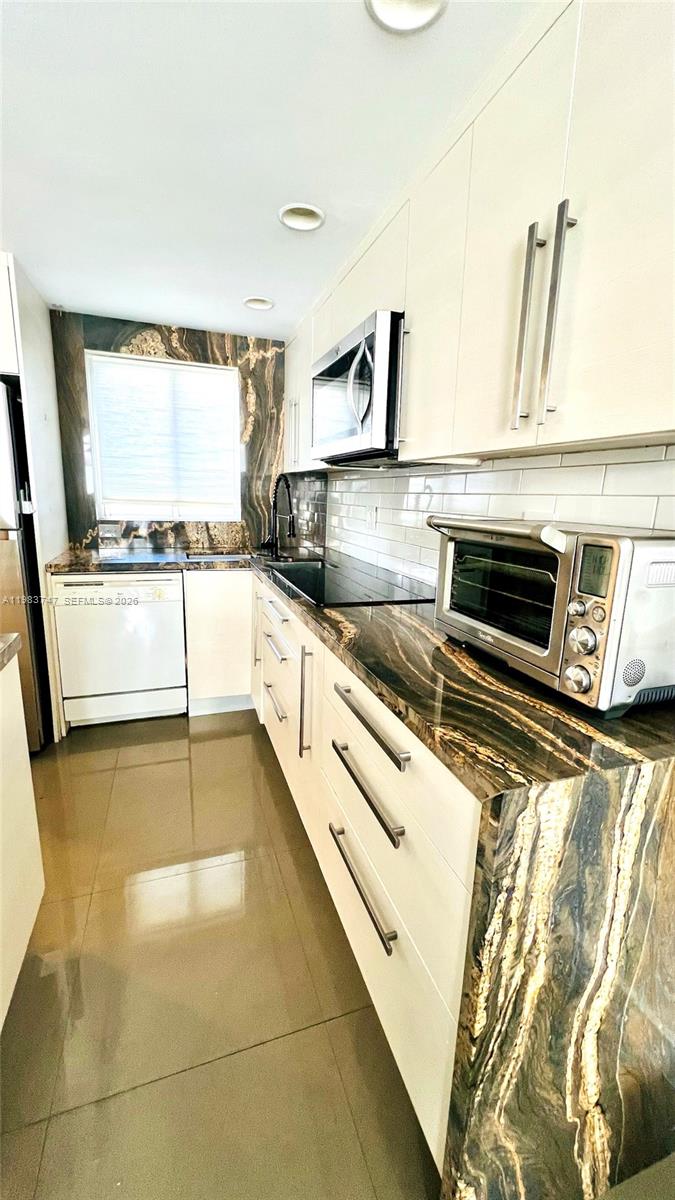 1700 NW N River Dr # 404