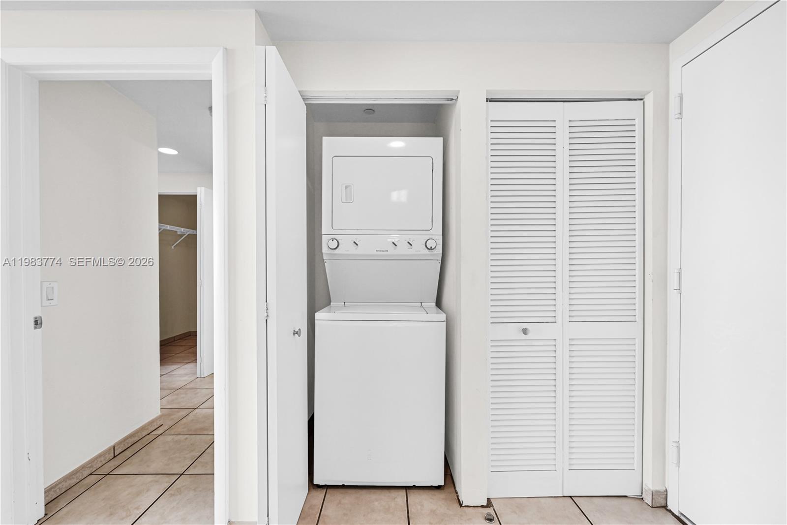 2475 Brickell Ave # 703