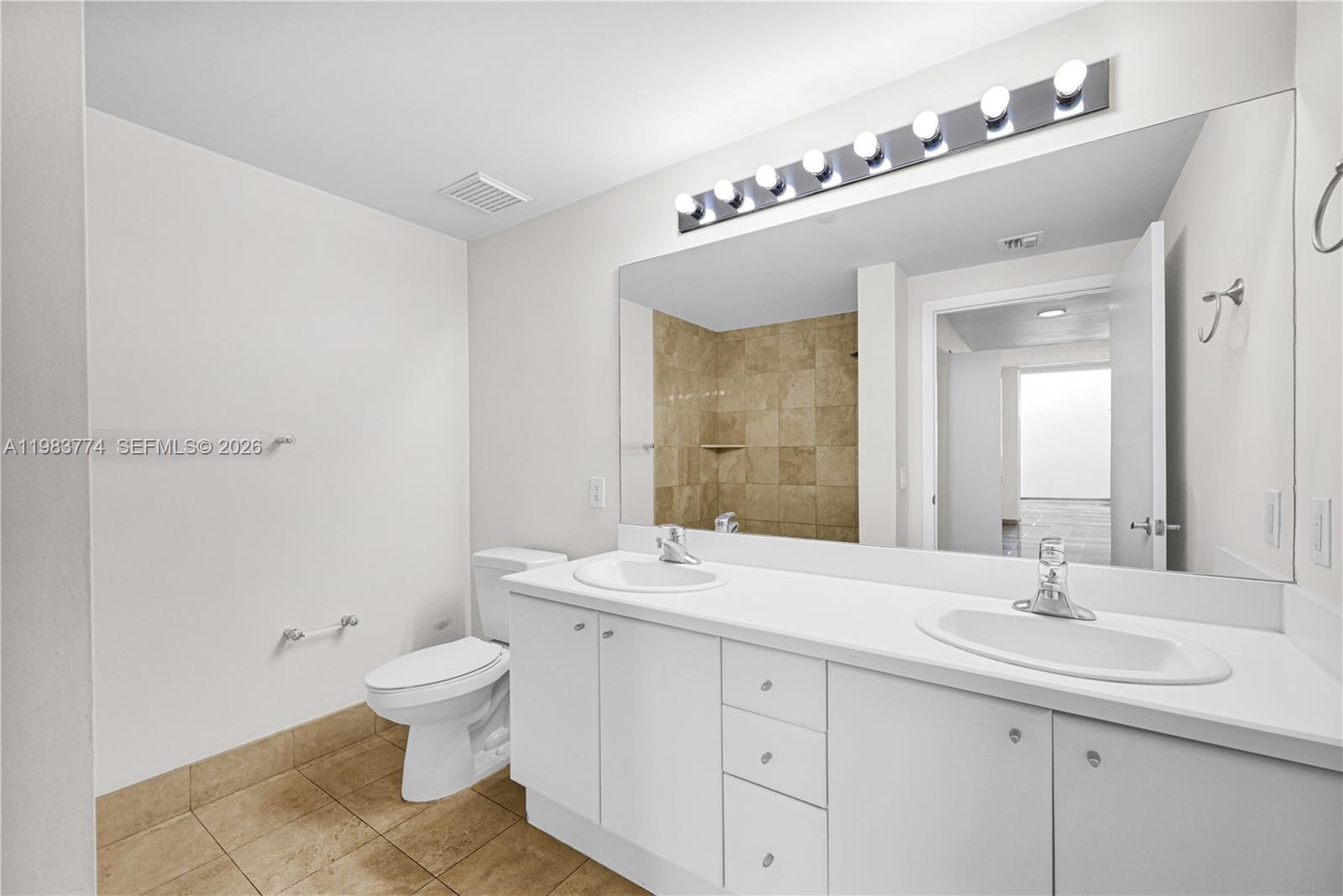 2475 Brickell Ave # 703