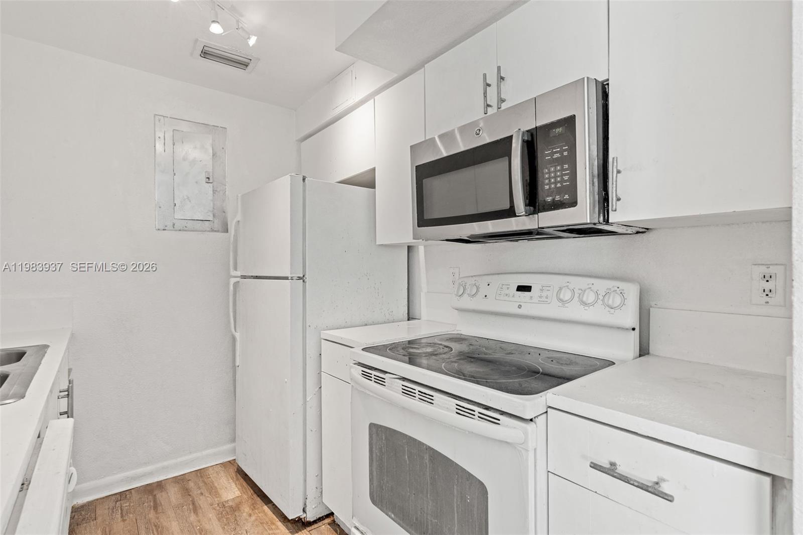 1185 Marseille Dr # 202