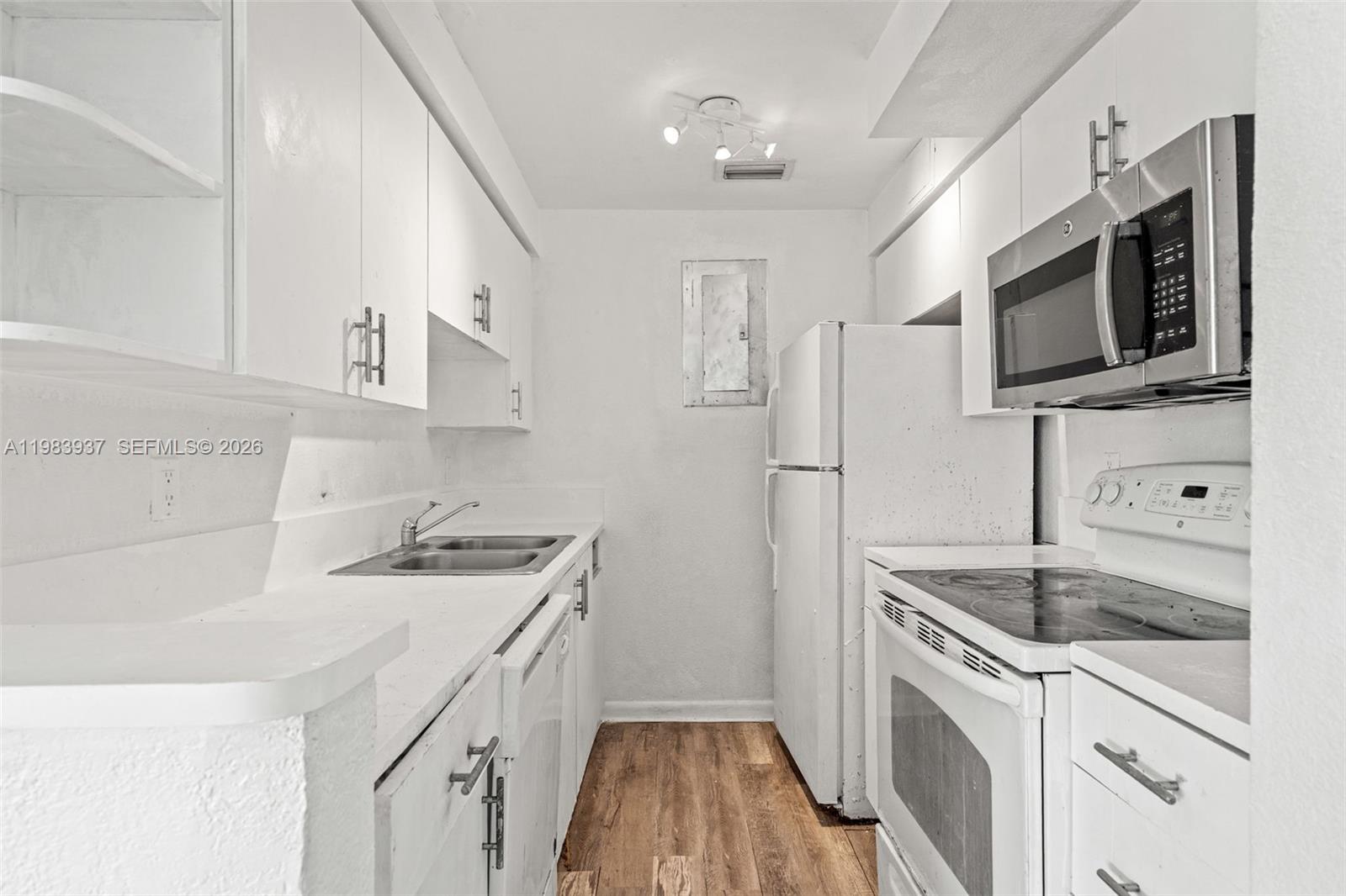 1185 Marseille Dr # 202